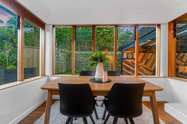 Photo of property in 16 Forrest Hill Road, Forrest Hill, Auckland, 0620