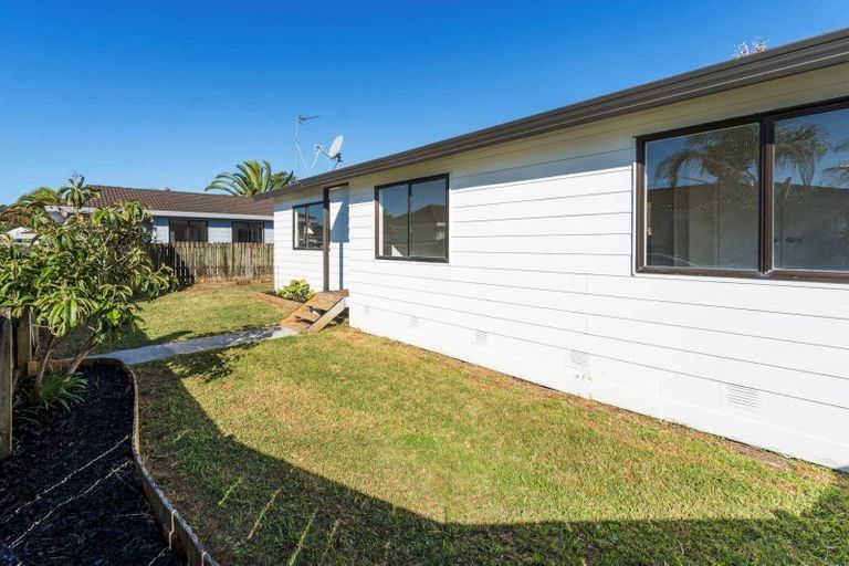 Photo of property in 1/26 Karepo Crescent, Ranui, Auckland, 0612