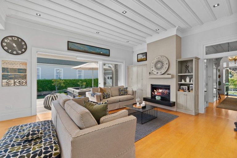 Photo of property in 58 Stanley Point Road, Stanley Point, Auckland, 0624