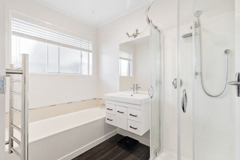 Photo of property in 16 Lockhart Avenue, Milson, Palmerston North, 4414