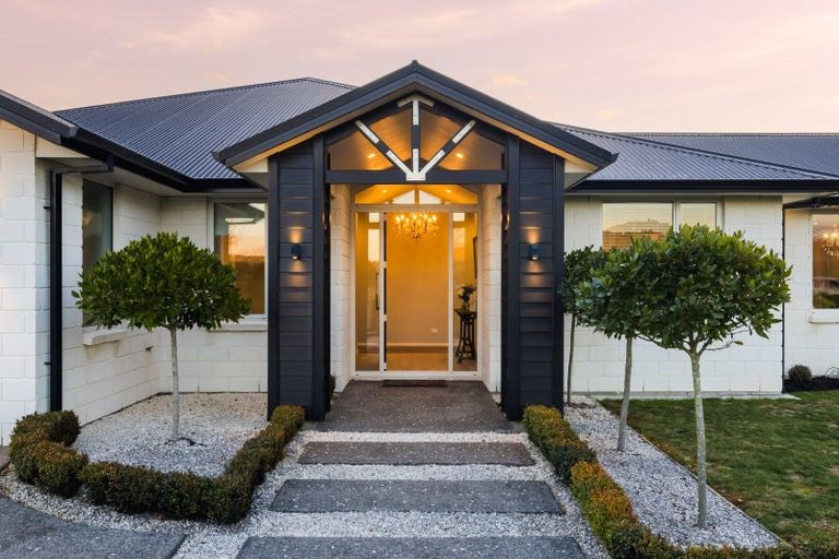 Photo of property in 129 Saint Kilda Road, Cambridge, 3434