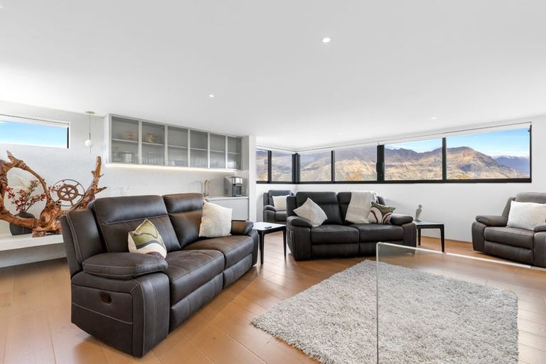 Photo of property in 34 Minaret Ridge, Wanaka, 9305