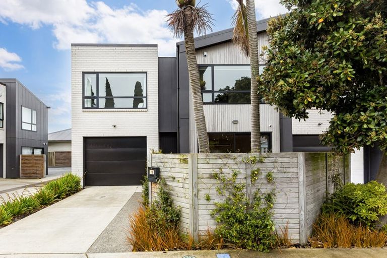 Photo of property in 1b Wai-iti Crescent, Woburn, Lower Hutt, 5010