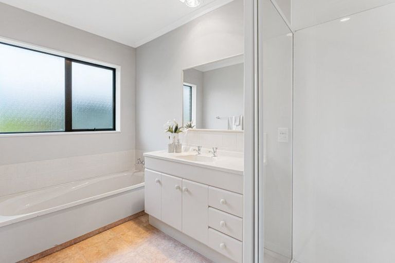 Photo of property in 23 Greenwood Place, Fitzherbert, Palmerston North, 4410