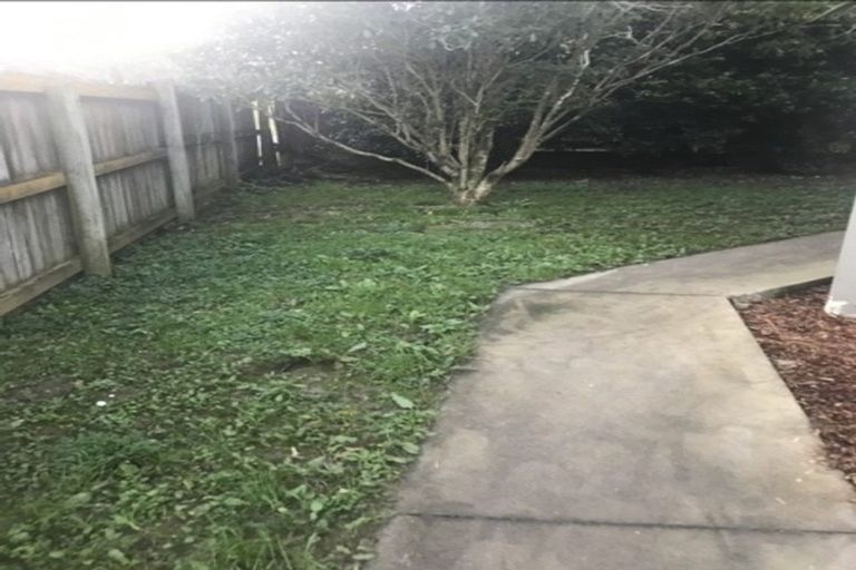 Photo of property in 98 Reynella Drive, Massey, Auckland, 0614