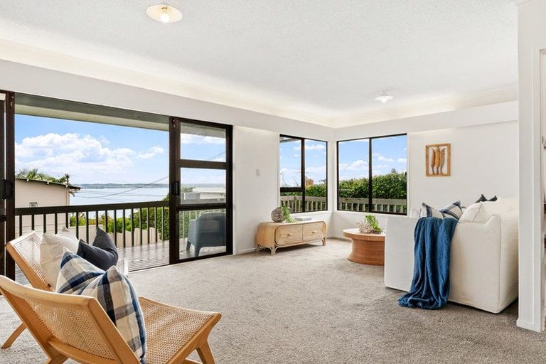 Photo of property in 19 Tindalls Bay Road, Tindalls Beach, Whangaparaoa, 0930