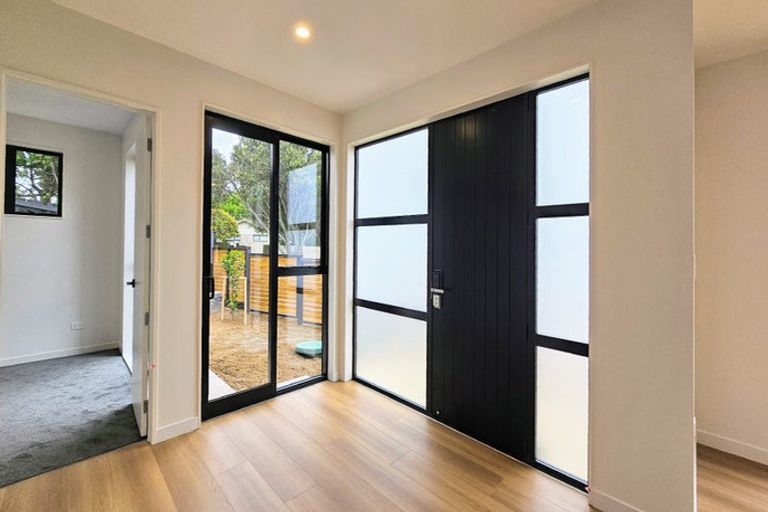 Photo of property in 7b Lewisham Street, Highland Park, Auckland, 2010