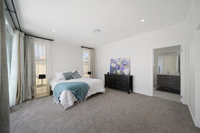 Photo of property in 57 Hayfield Way, Karaka, Papakura, 2113