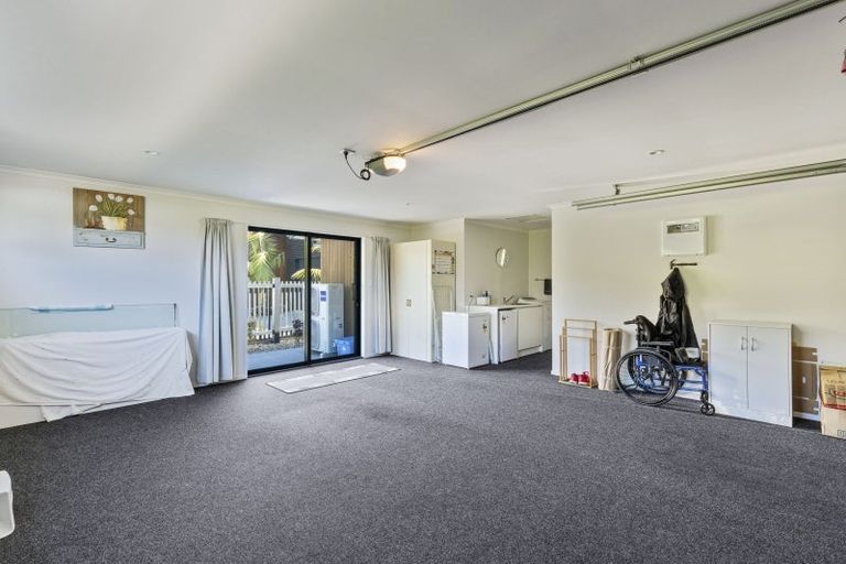 Photo of property in 10 Mackillop Way, Brooklands, New Plymouth, 4310