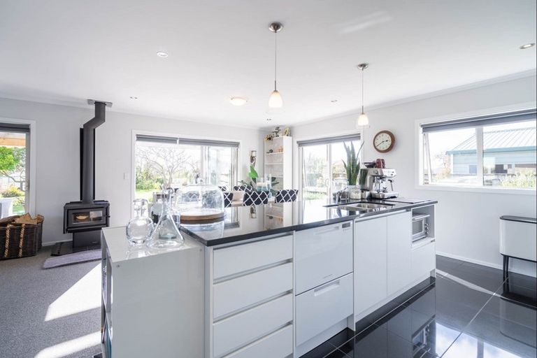 Photo of property in 120 Main Road, Waikanae, 5036