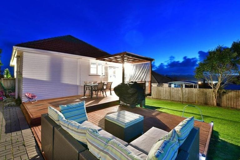 Photo of property in 32 Karaka Street, Helensville, 0800
