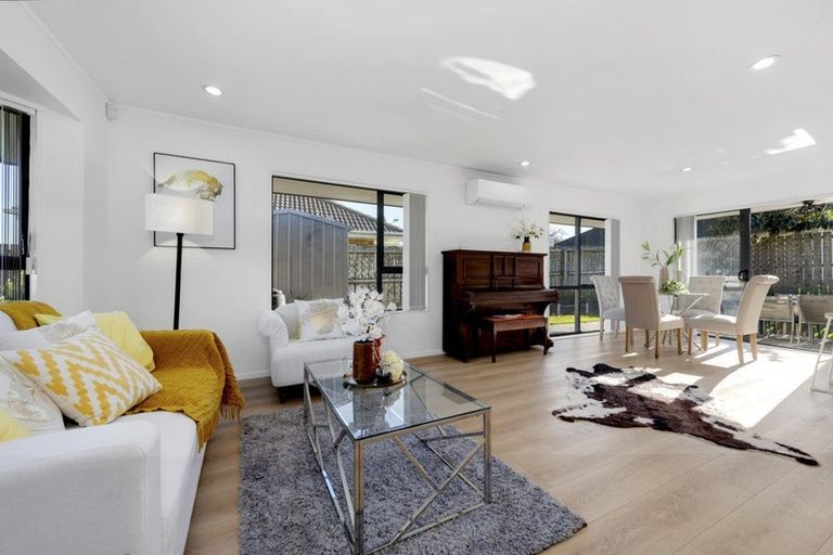 Photo of property in 6 Frank Bunce Grove, Flat Bush, Auckland, 2019