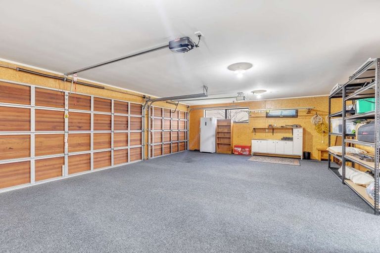 Photo of property in 15 Trump Place, Kelvin Grove, Palmerston North, 4414