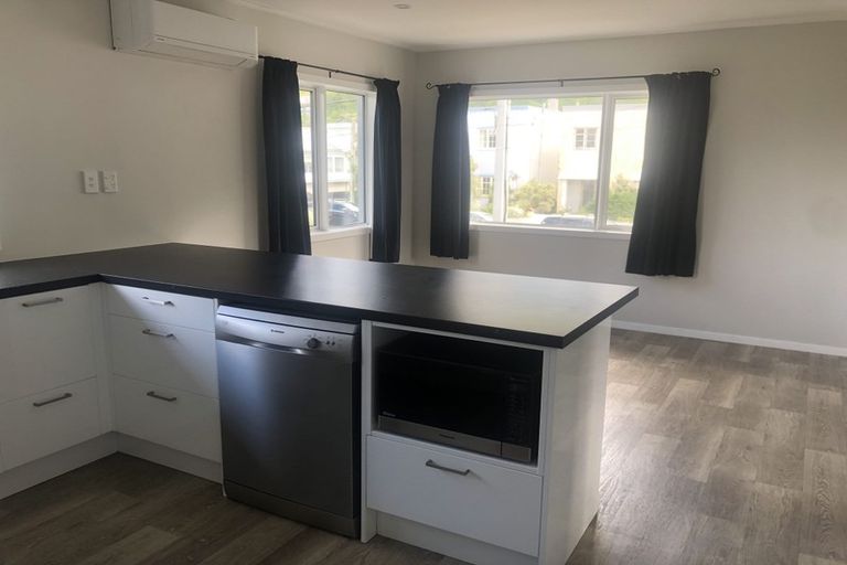 Photo of property in 3/175 Queens Drive, Lyall Bay, Wellington, 6022