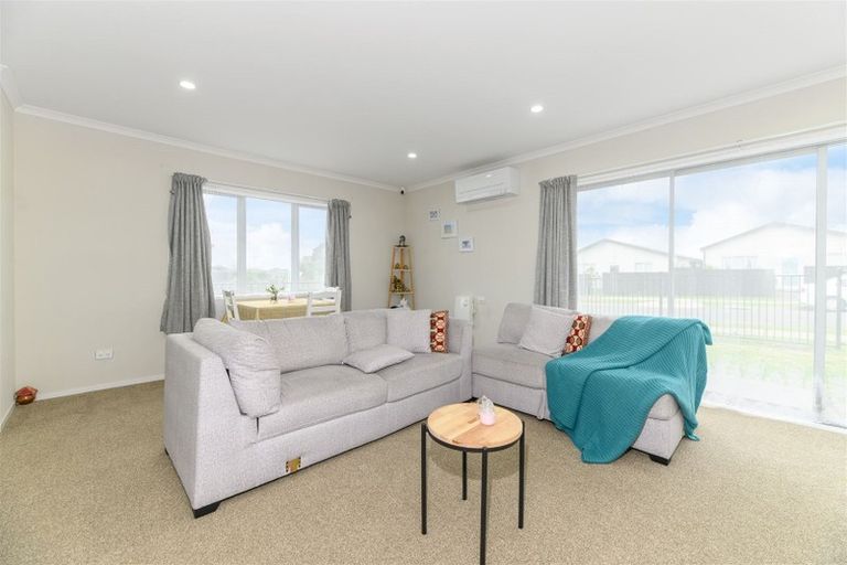 Photo of property in 1 Honour Road, Papakura, 2110
