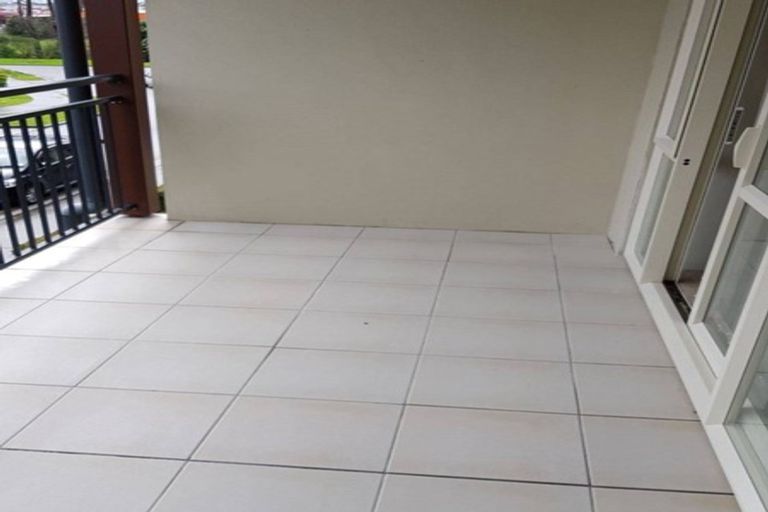 Photo of property in 43 Kirikiri Lane, East Tamaki, Auckland, 2013
