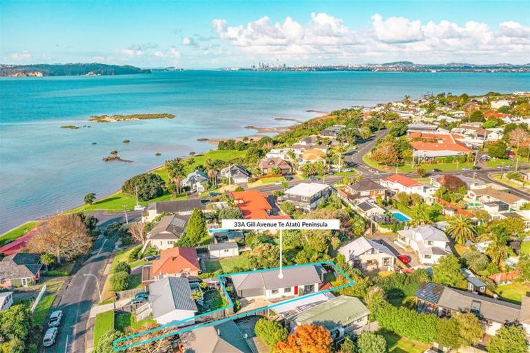 Photo of property in 33a Gill Avenue, Te Atatu Peninsula, Auckland, 0610