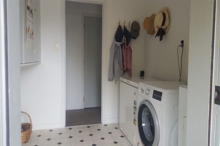 Photo of property in 52 Takiroa Street, Urenui, 4375