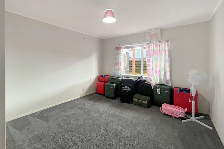 Photo of property in 15 Peppertree Glade, Kelvin Grove, Palmerston North, 4414