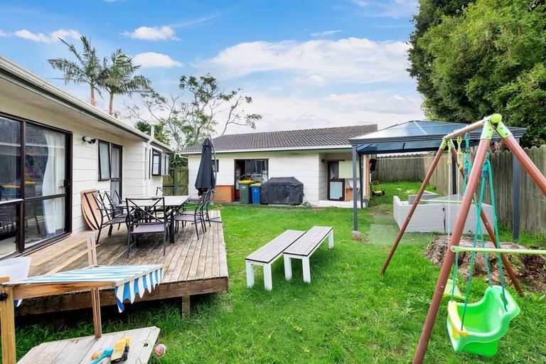 Photo of property in 21 Crosby Road, West Harbour, Auckland, 0618