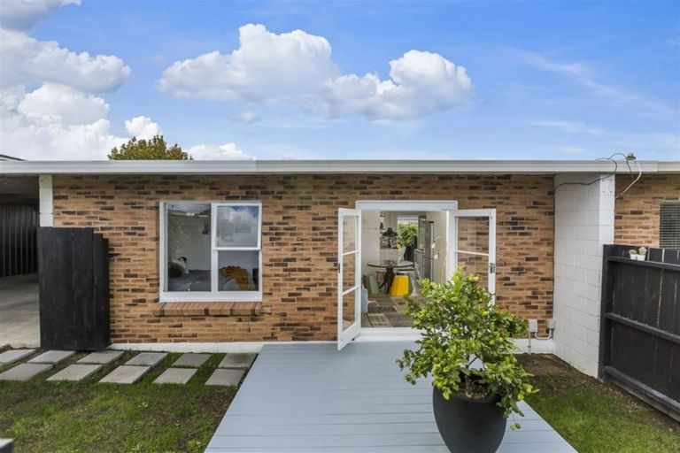 Photo of property in 2/783 Te Atatu Road, Te Atatu Peninsula, Auckland, 0610