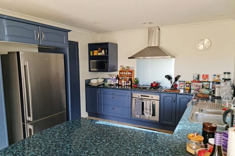 Photo of property in 140 Glanmire Road, Newlands, Wellington, 6037