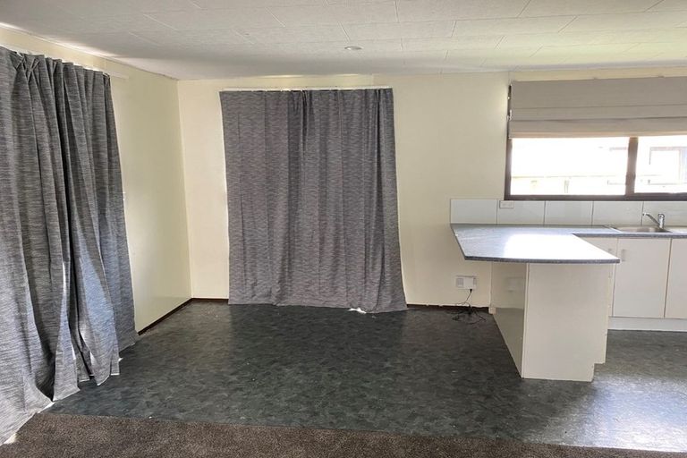 Photo of property in 2/28 Posa Avenue, Henderson, Auckland, 0612