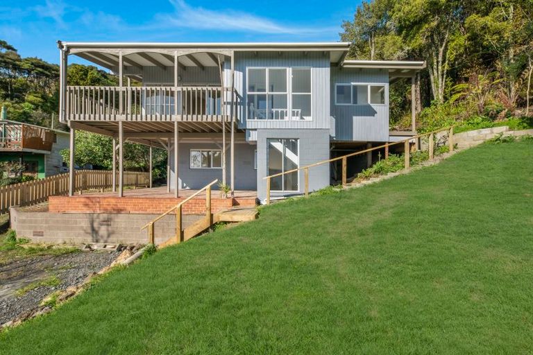 Photo of property in 99 Kawakawa Bay Coast Road, Kawakawa Bay, Papakura, 2585