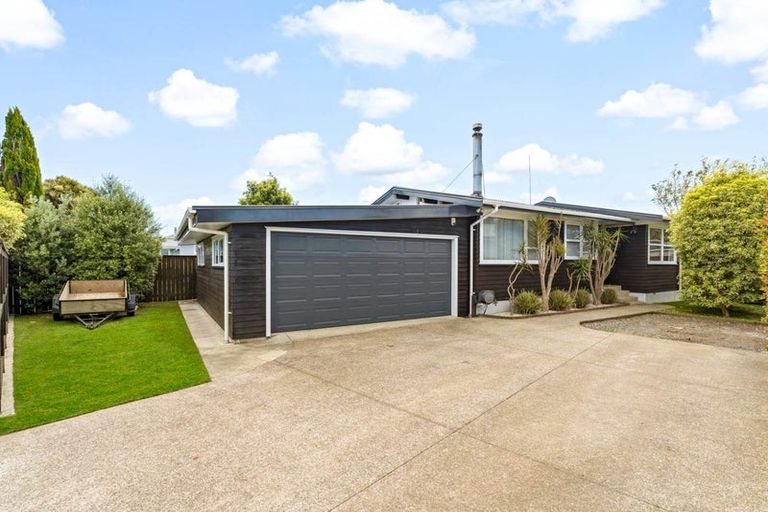 Photo of property in 6 Clinton Avenue, Te Atatu Peninsula, Auckland, 0610