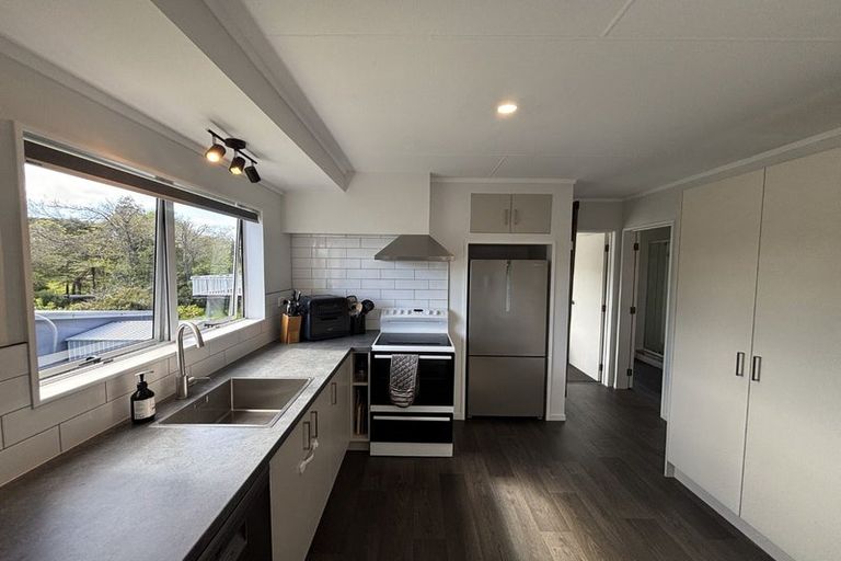 Photo of property in 16 Camellia Avenue, Bell Block, New Plymouth, 4312