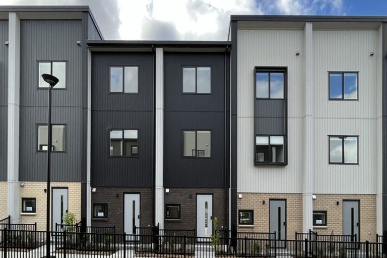 Photo of property in 5/25 Jabuka Street, Glen Eden, 0602