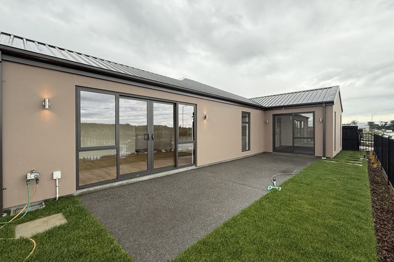 Photo of property in 2 Paradise Way, Halswell, 8025
