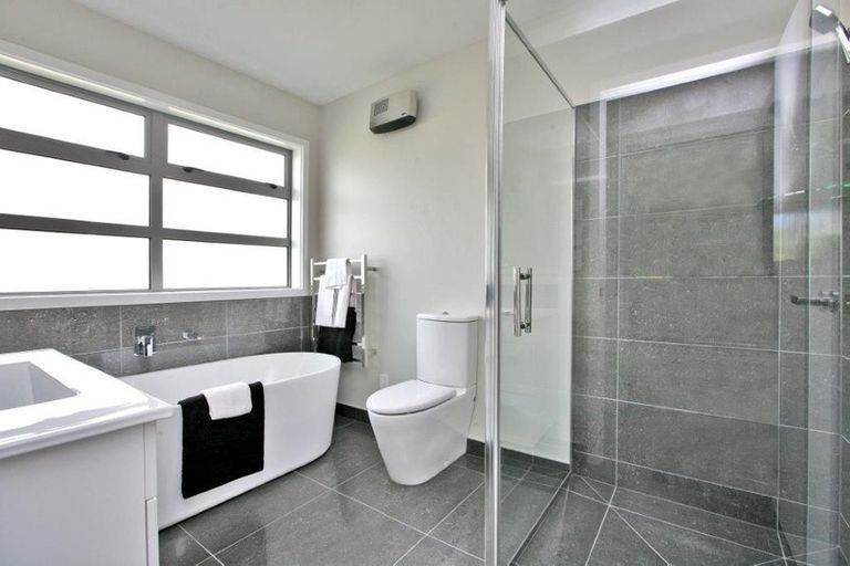Photo of property in 8 Hikanui Drive, Havelock North, 4130