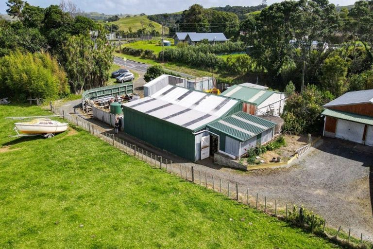 Photo of property in 2160 Awhitu Road, Pollok, Waiuku, 2684