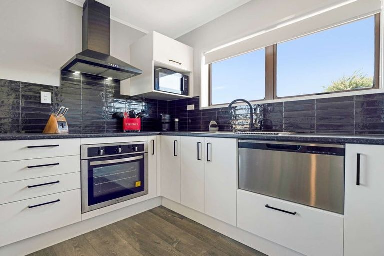 Photo of property in 112a Queen Street, Waiuku, 2123