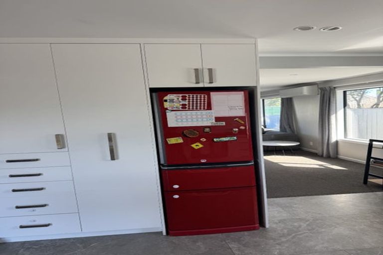 Photo of property in 158 Akaroa Drive, Maupuia, Wellington, 6022