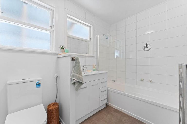 Photo of property in 21 Mcquarrie Avenue, Wattle Downs, Auckland, 2103