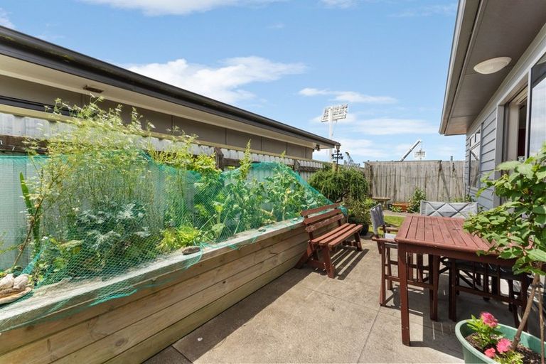 Photo of property in 27a Tukapa Street, Westown, New Plymouth, 4310