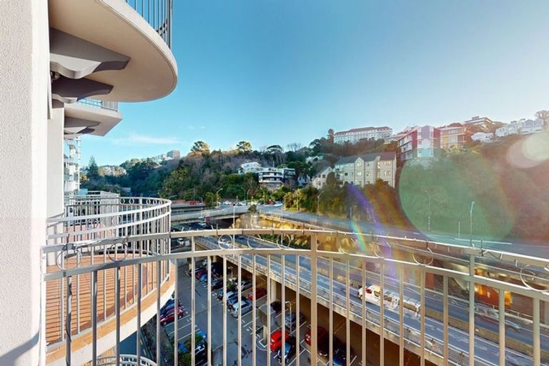 Photo of property in Atrium Towers, 6p/154 The Terrace, Wellington Central, Wellington, 6011