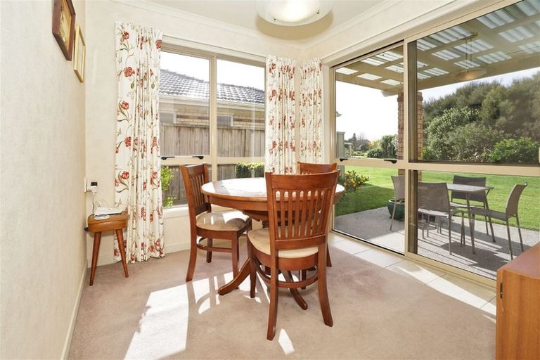 Photo of property in 37 Sovereign Isle Lane, Rototuna, Hamilton, 3210