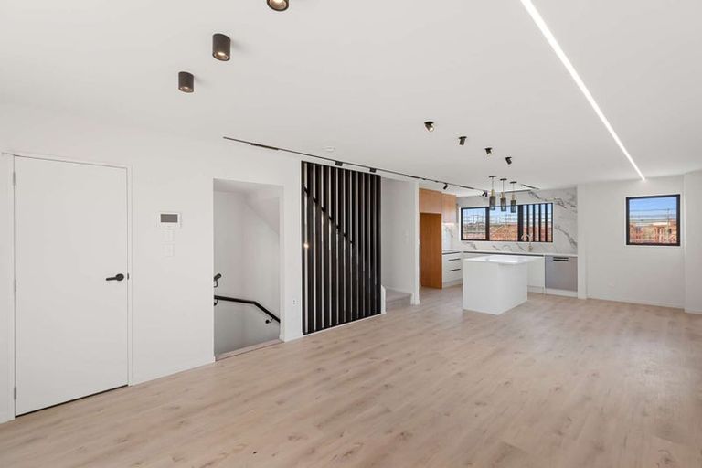 Photo of property in 20a Makomako Drive, Orewa, 0931