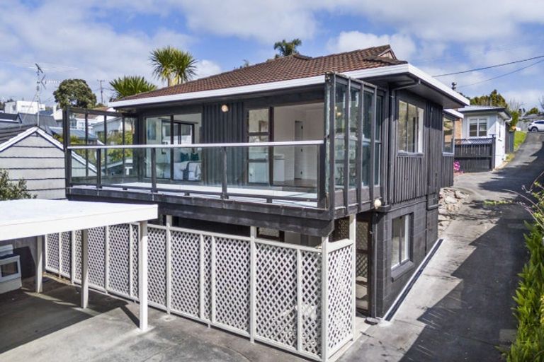 Photo of property in 10b Matipo Road, Mairangi Bay, Auckland, 0630