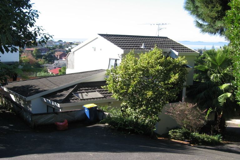 Photo of property in 4/431 East Coast Road, Mairangi Bay, Auckland, 0630