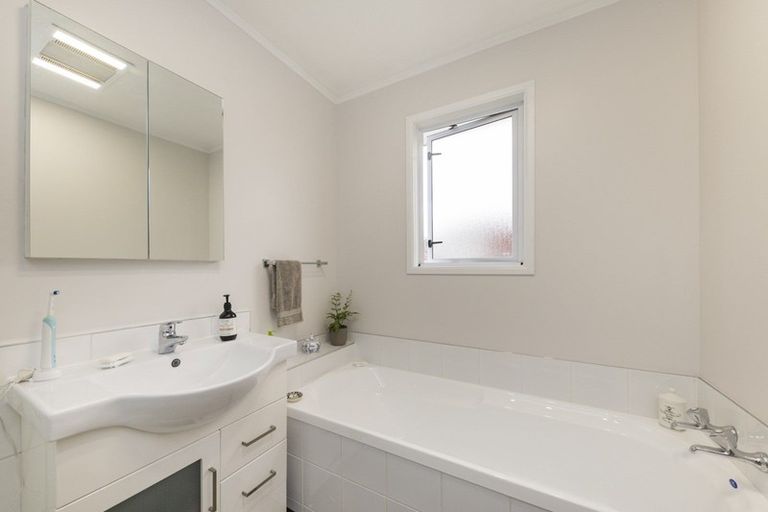 Photo of property in 10 Kennedy Avenue, Feilding, 4702