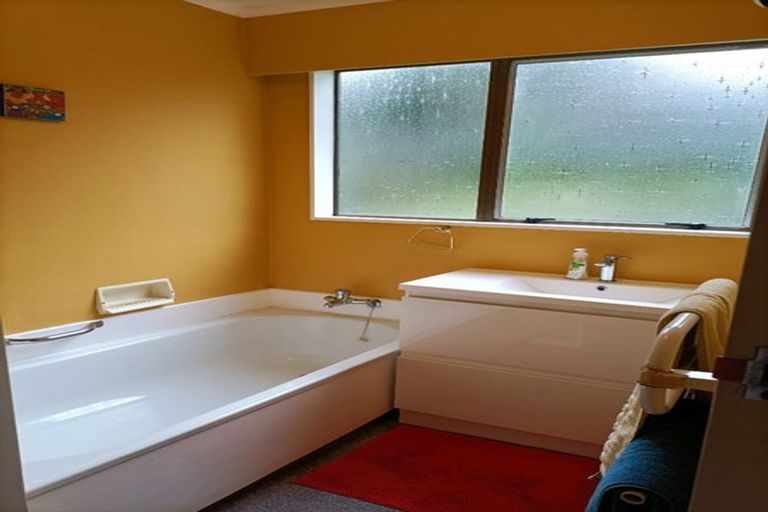 Photo of property in 4 Makatote Grove, Churton Park, Wellington, 6037