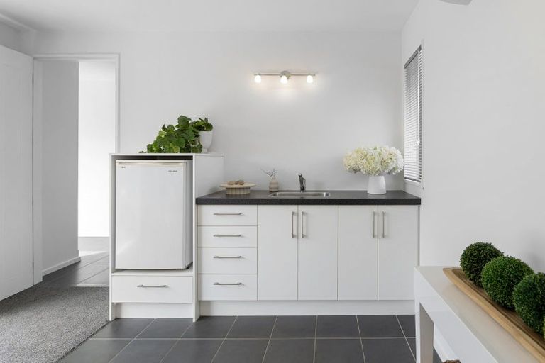 Photo of property in 5 Millpond Place, Parklands, Christchurch, 8083