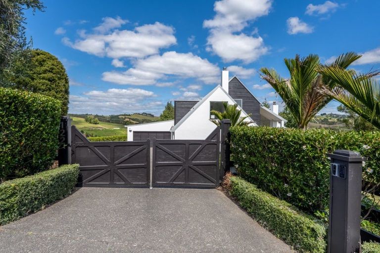 Photo of property in 122 Brownhill Road, Whitford, Manurewa, 2576