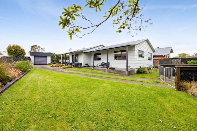 Photo of property in 17 Rewa Street, Inglewood, 4330