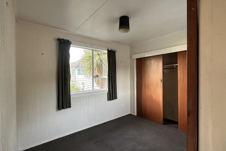 Photo of property in 9 Omega Street, Newlands, Wellington, 6037