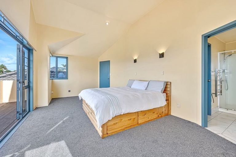 Photo of property in 59 Penguin Drive, Murrays Bay, Auckland, 0630